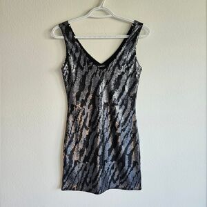 💃Le Chateau Black and Silver Sequin Dress